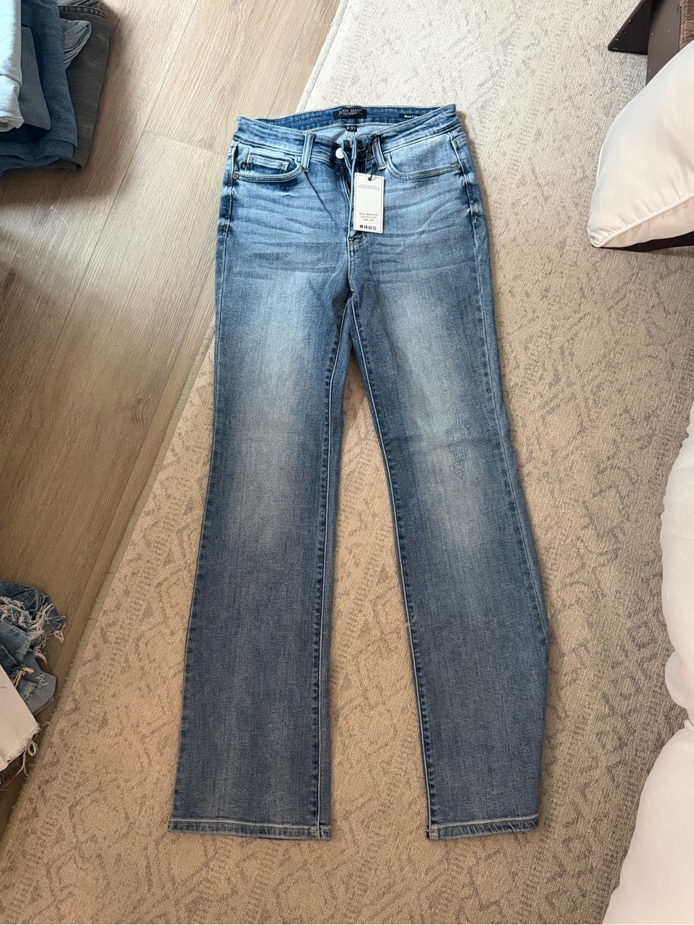 Judy Blue Women’s Light Blue boot cut Straight-Leg Jeans